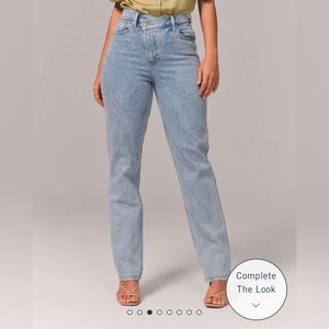 Abercrombie & Fitch Curve Love Ultra High Rise 90s Straight Jean light wash
